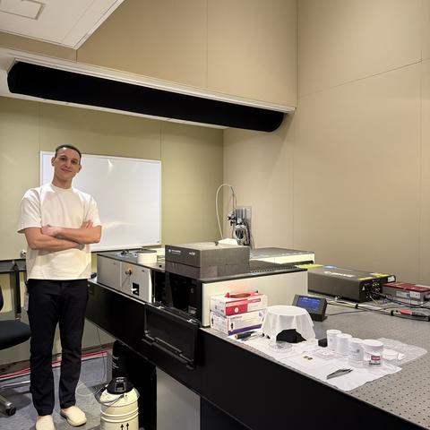 The cryogenic scanning near-field optical microscopy setup